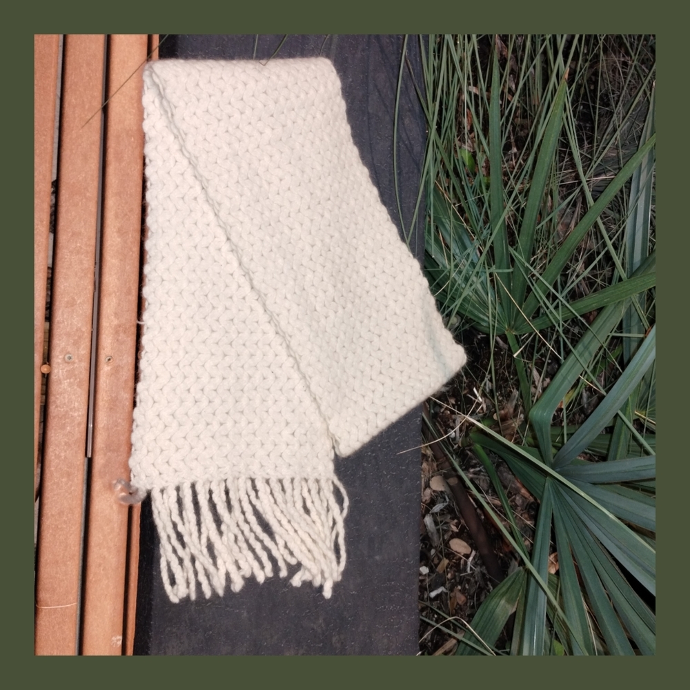 2004 Banana Republic Cream Lamb's Wool & Rabbit Hair Scarf
